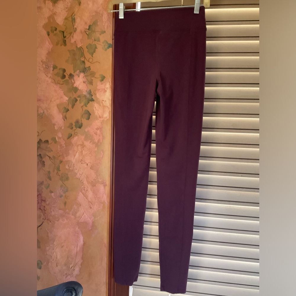 Peruvian connection, leggings, burgandy color